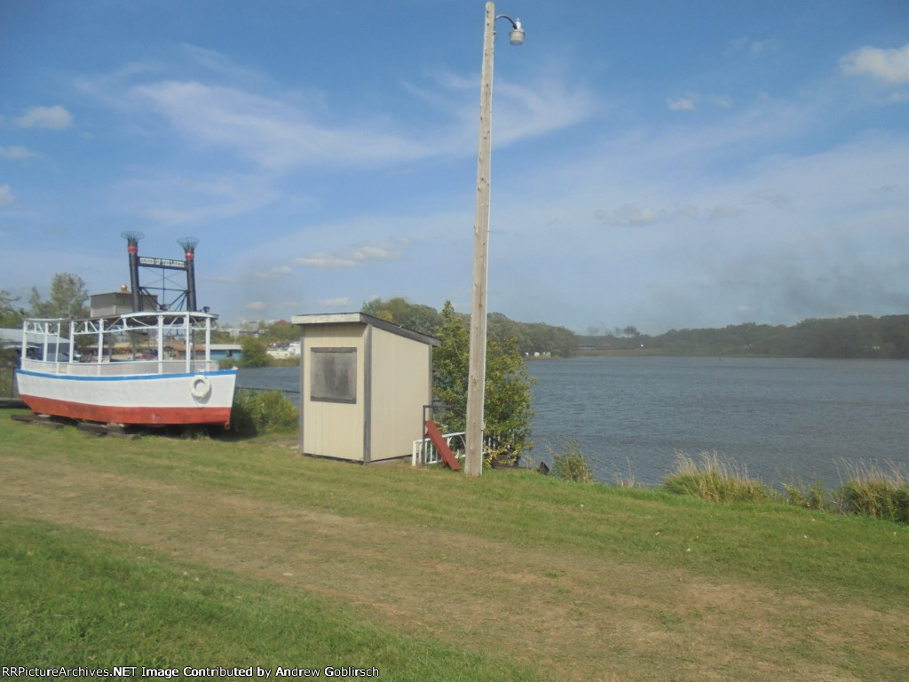 SOO 353, Queen of the Lakes Boat + See Monster